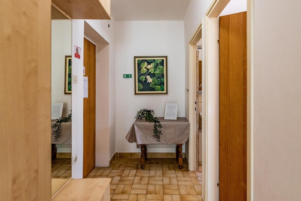 Apartments With A Swimming Pool Pula - 7356 Exterior foto